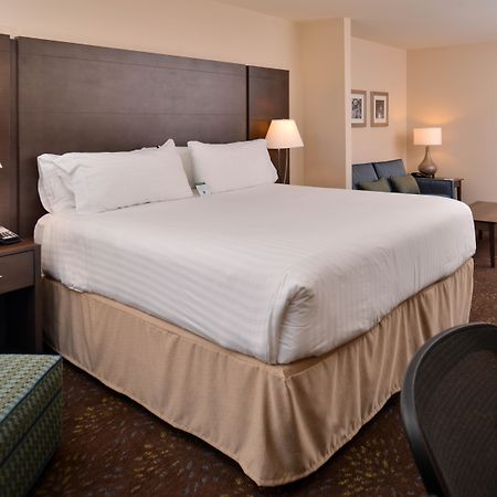 Holiday Inn Express & Suites Dearborn Sw - Detroit Area By Ihg Zewnętrze zdjęcie
