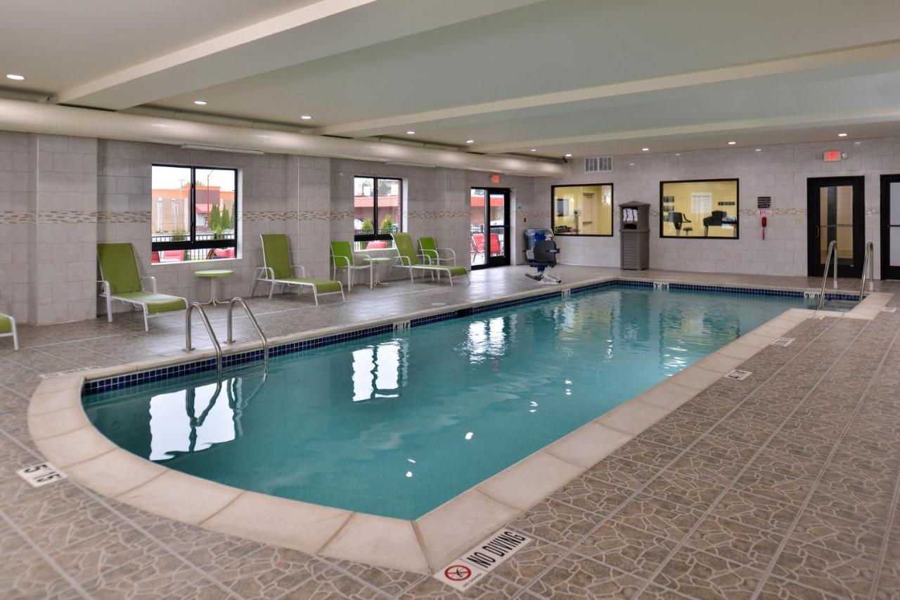 Holiday Inn Express & Suites Dearborn Sw - Detroit Area By Ihg Zewnętrze zdjęcie